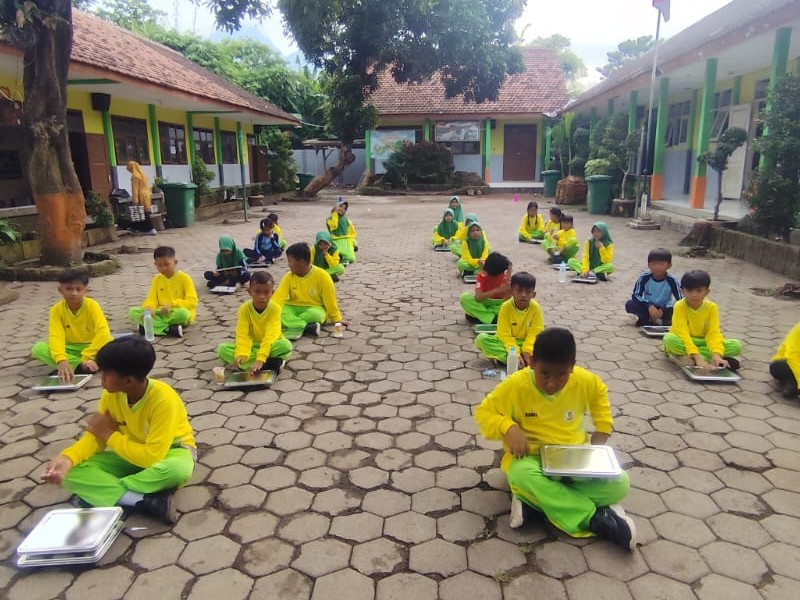 AYO KITA MAKAN !! Badan Gizi Nasional (BGN)